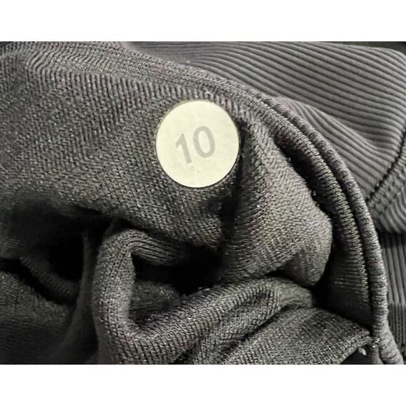 Lululemon Black Cropped Athletic Stretchy Leggings With Mesh Leg - Picture 4 of 6